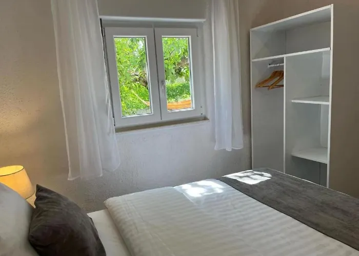 One Bedroom With Balcony 3 דירה